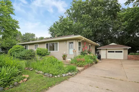 4340 Nicols Rd, Eagan, MN 55122