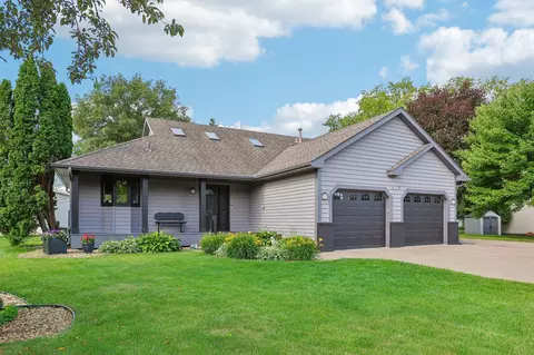 624 9th St SW, Forest Lake, MN 55025