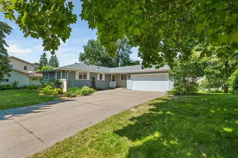 1432 Park Hills Ct, Woodbury, MN 55125