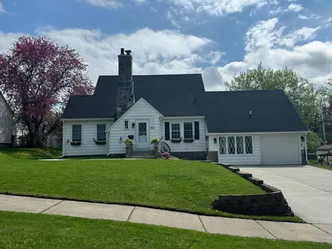 621 4th St NW, Chisholm, MN 55719
