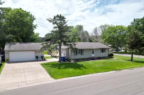 292 7th Ave NW, Forest Lake, MN 55025