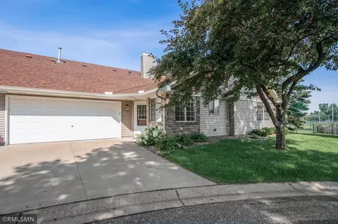 545 Lovell Ave, Roseville, MN 55113
