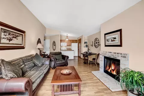 7632 157th St W #306, Apple Valley, MN 55124