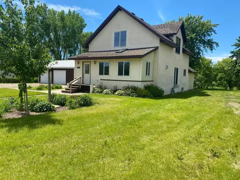 741 Riverside Rd, Holdingford, MN 56340