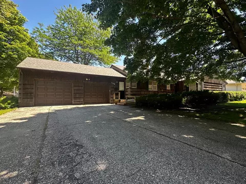 1126 Elmwood Ave, Worthington, MN 56187