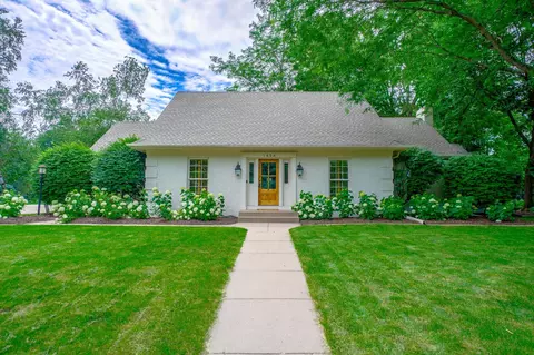 1454 Shannon Dr, Woodbury, MN 55125