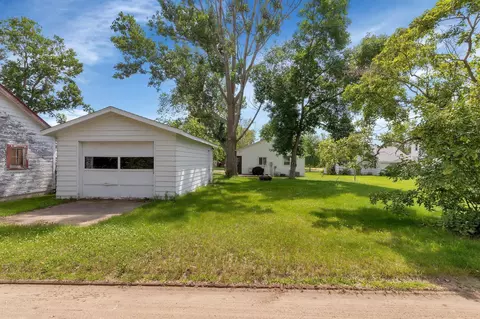 515 3rd St SE, Wadena, MN 56482
