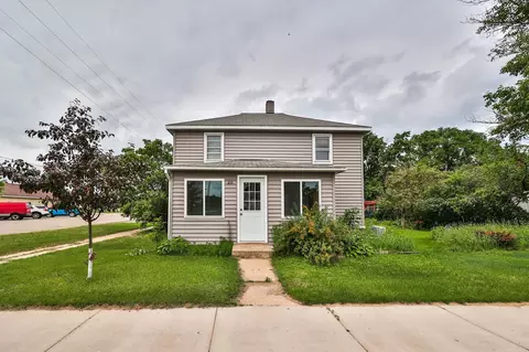 211 Main St NE, Menahga, MN 56464