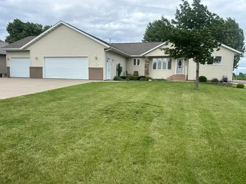1135 Schaap Dr, Worthington, MN 56187
