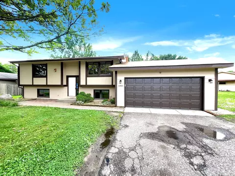 6483 Magda Dr, Osseo, MN 55369