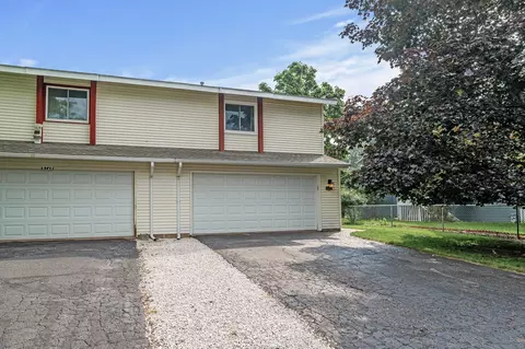 6731 Hallmark Dr, Eden Prairie, MN 55346