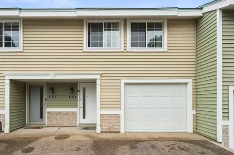 3274 Valley Ridge Dr #40, Eagan, MN 55121