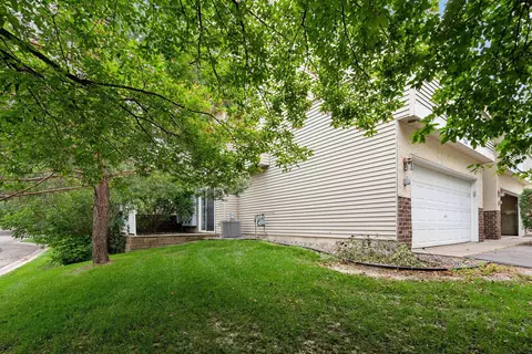 374 Brickyard Dr, Chaska, MN 55318 photo 3