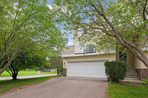 374 Brickyard Dr, Chaska, MN 55318 photo 2