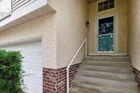 374 Brickyard Dr, Chaska, MN 55318 photo 4