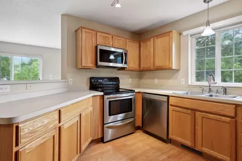 374 Brickyard Dr, Chaska, MN 55318 photo 13