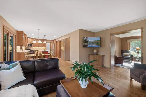 6130 Chestnut Ter, Shorewood, MN 55331 photo 9