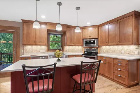 6130 Chestnut Ter, Shorewood, MN 55331 photo 15