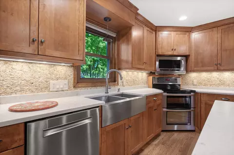 6130 Chestnut Ter, Shorewood, MN 55331 photo 14