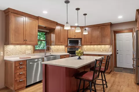 6130 Chestnut Ter, Shorewood, MN 55331 photo 12