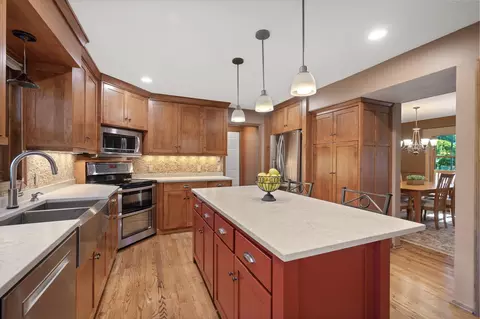 6130 Chestnut Ter, Shorewood, MN 55331 photo 13
