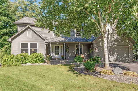 6130 Chestnut Ter, Shorewood, MN 55331