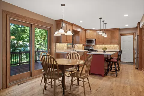 6130 Chestnut Ter, Shorewood, MN 55331 photo 11