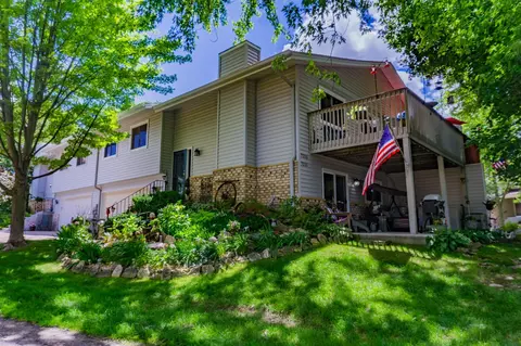 7211 Pontiac Cir, Chanhassen, MN 55317