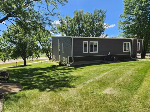 575 4th St SW, Plainview, MN 55964 photo 7