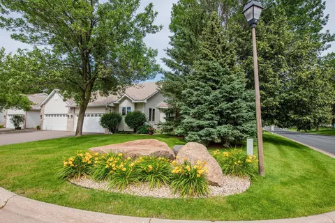 809 Wescott Sq, Eagan, MN 55123