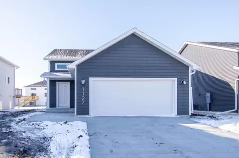 1127 Marlys Dr W, West Fargo, ND 58078