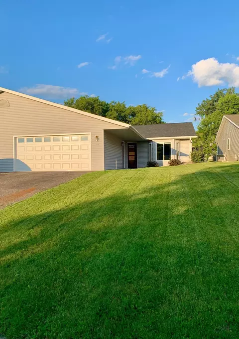 554 Meadows Dr, Hammond, WI 54015
