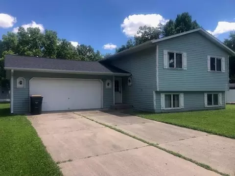 575 Roberts St SW, Hutchinson, MN 55350
