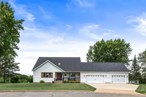 3945 Woodcrest Ct, Eau Claire, WI 54701