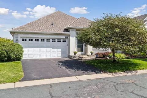 2102 Clover Ct, Chanhassen, MN 55317