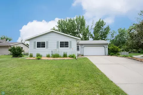 3003 17th Ave S, Moorhead, MN 56560