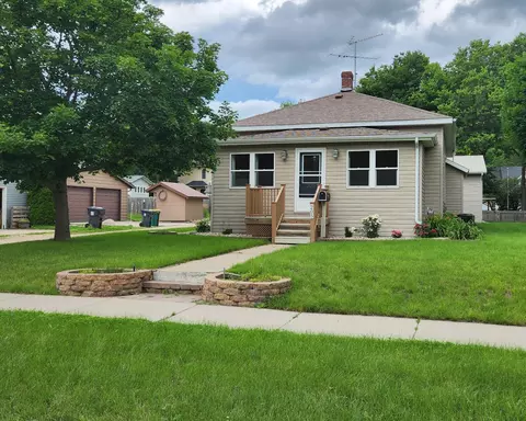 205 N 6th St, Marshall, MN 56258