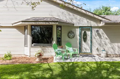 20204 Hunter Ct, Lakeville, MN 55044