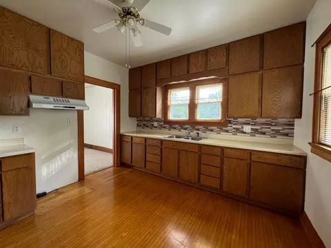 115 E Main St, Marshall, MN 56258 photo 5