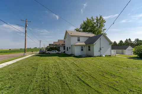 105 10th St NW, Plainview, MN 55964