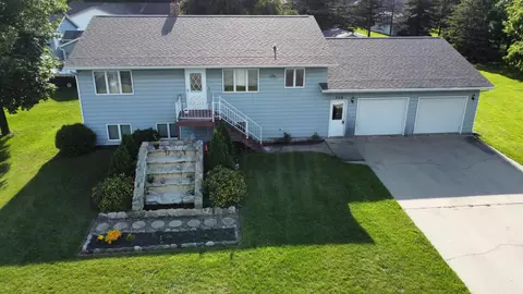 209 4th Ave NW, Melrose, MN 56352