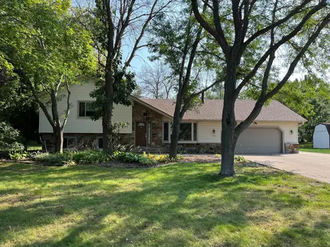 5925 Henry St, Maple Plain, MN 55359