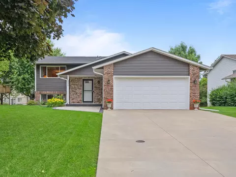 6550 21st St N, Oakdale, MN 55128
