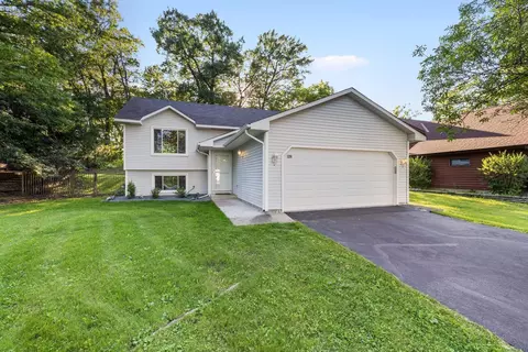 6290 Duck Lake Rd, Eden Prairie, MN 55346