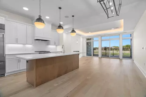 1 Hill Farm Rd #203, North Oaks, MN 55127