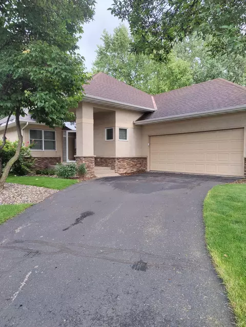 991 Nine Mile Cv E, Hopkins, MN 55343