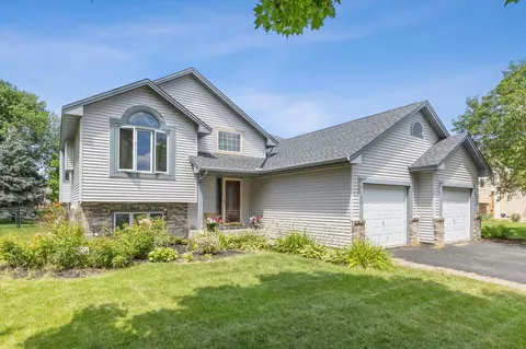 9125 Woodhall Xing N, Brooklyn Park, MN 55443