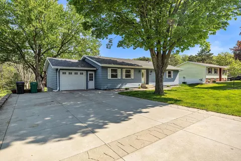 4109 Countrywood Dr SE, Rochester, MN 55904