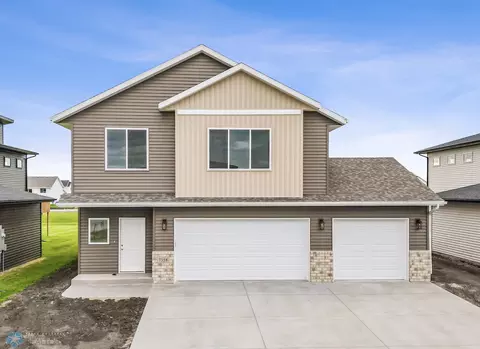 7358 Madelyn Ln S, Fargo, ND 58104