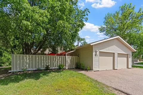 1086 Carmel Ct, Shoreview, MN 55126